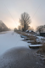 Bovenau  Deutschland  gefrorener alter Eider-Kanal nahe der Schleuse bei Kluvensiek