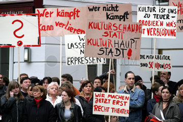 Demonstration der Mitarbeiterinnen und Mitarbeiter des Bremer Theaters