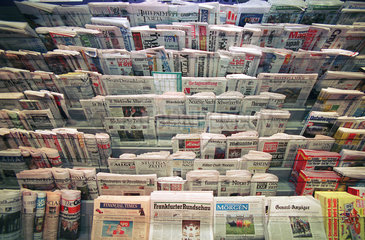 Zeitungsangebot in einem Presseshop  Berlin