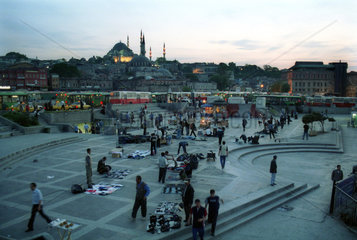 Ein Platz am Abend in Istanbul