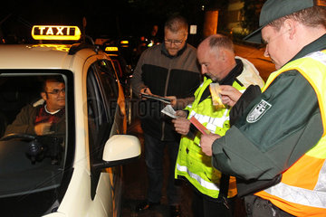 Flensburg  Deutschland  Razzia von Polizei  Zoll und Ordnungsamt bei Taxifahrern