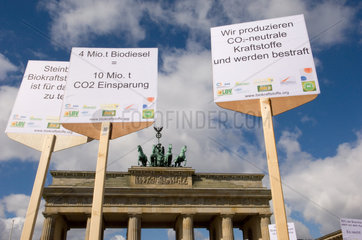 Berlin  Protestkundgebung am Brandenburger Tor