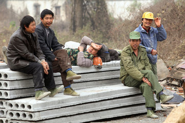 Suzhou  Bauarbeiter machen eine Pause