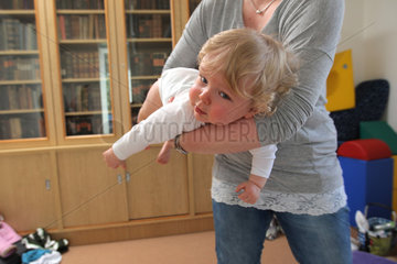 Kappeln  Deutschland  Delfi-Kurs mit Kleinkindern