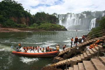 Puerto Iguazu  Brasilien  Iguazu-Wasserfaelle  Anlegesstelle fuer Schnellboote