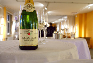 Potsdam  Champagnerflasche und Glaeser
