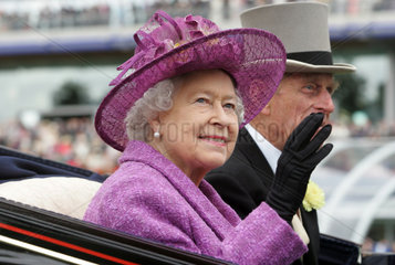 Ascot  Grossbritannien  Queen Elisabeth II und Prince Philip im Portrait