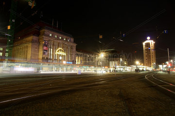 Leipzig  Deutschland  Hauptbahnhof und Wintergartenhochhaus