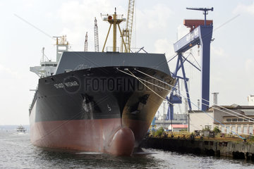Warnemuende  Containerschiff Stadt Wismar im Hafen der Aker Warnow Werft