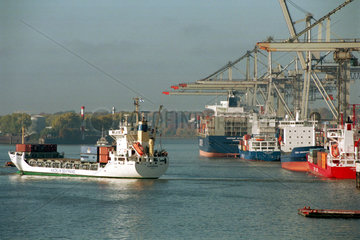 Hamburg  Deutschland  Hafenlandschaft