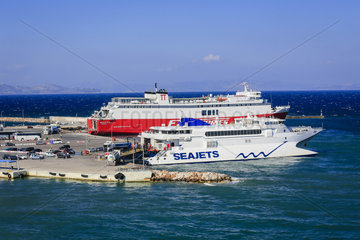 Faehren im Hafen von Rafina  Attika  Griechenland  Europa