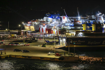 Faehren im Hafen von Rafina  Griechenland  Europa