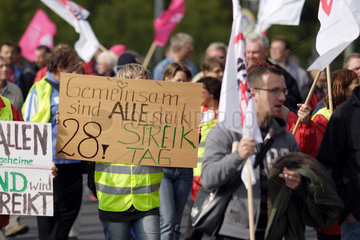 Berlin  Deutschland  Demonstration der Angestellten der Charite-Tochter CFM