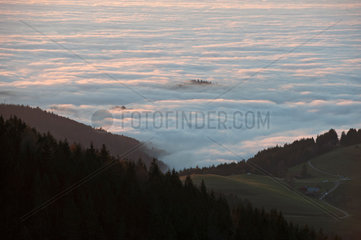 Freiburg  Deutschland  Nebel im Tal am Berg Schauinsland