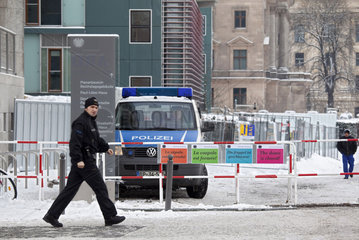 Polizeiabsperrung am Bundestag