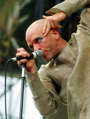 R.E.M.-Saenger Michael Stipe im Konzert  Berlin