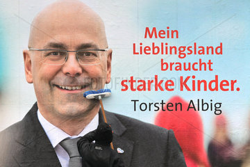 Flensburg  Deutschland  ein Plakat von Torsten Albig  des Spitzenkandidaten der SPD  wird plakatiert