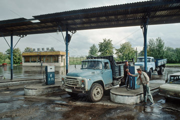 Lastwagen auf einer Tankstelle  Russland (Kaliningrad)