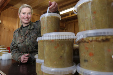 Bundeswehr verkauft Erbsensuppe zum Mitnehmen