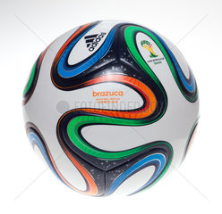 Berlin  Deutschland  der offizielle Spielball der FIFA Fussball-Weltmeisterschaft Brasilien 2014