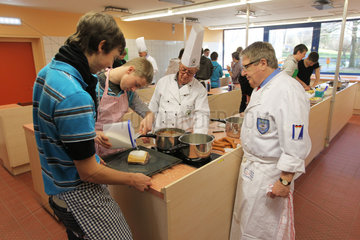 Flensburg  Deutschland  Kochunterricht an der Kurt-Tucholsky-Schule