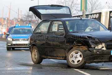 Flensburg  Deutschland  Unfall ohne Personenschaden von zwei Fahrzeugen