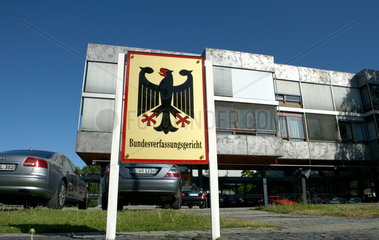 Karlsruhe - Schild des Bundesverfassungsgerichts mit dem Bundesadler