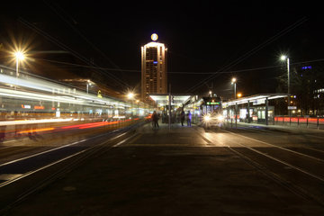 Leipzig  Deutschland  die Strassenbahnhaltestelle vor dem Hauptbahnhof