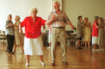 Rentner beim Tanzkurs  Berlin