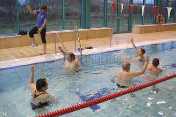 Flensburg  Deutschland  Aquagymnastik in einem Schwimmbad