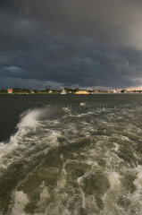 Hiddensee  Hafen von Vitte vor einem Gewitter