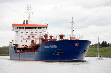 Rendsburg  Deutschland  Tanker Marida Patnos auf dem Nord-Ostsee-Kanal