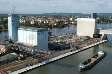 Rheinhafen in Basel  Schweiz