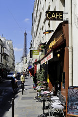 FRANCE - TOURIST IN PARIS