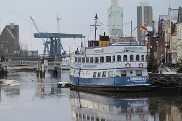 Husum  Deutschland  das Restaurantschiff MS Nordertor im Husumer Hafen im Winter