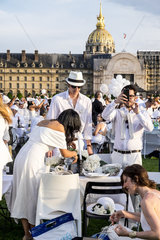 FRANCE - PARIS - INVALIDES - DINNER IN WHITE