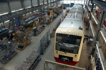 Montagehalle fuer Schienenfahrzeuge bei Stadler  einem Tochterunternehmen der Stadler Rail Group  Schweiz