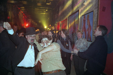Zaduszki Night Party (Allerseelen-Nachtparty) in einem Szeneclub in Wroclaw  Polen