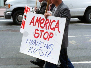 New York  USA  Demonstranten mit Protestplakaten
