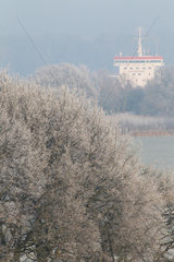 Rade  Deutschland  Schiff im Nord-Ostsee-Kanal (NOK) bei Rade