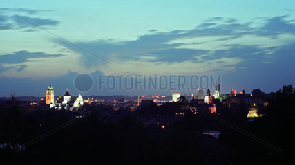 Blick auf das Zentrum von Vilnius am Abend  Litauen