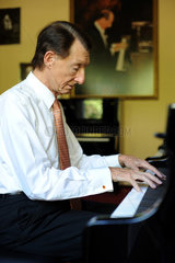 Berlin  Deutschland  Pianist Josef Bulva
