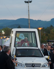 Freiburg  Deutschland  Papst Benedikt XVI. auf dem Messegelaende zum Jugendgottesdienst