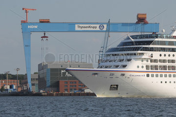 Kiel  Deutschland  Bug der Columbia 2 von Hapag-Lloyd vor der Kieler Werft