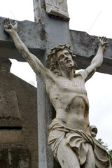 Jesuskreuz auf einem Friedhof