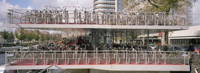 Fahrradparkhaus am Hauptbahnhof Amsterdam