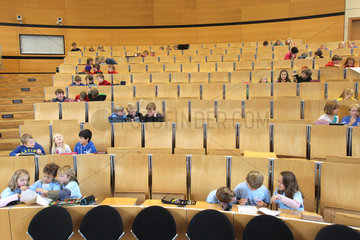 Flensburg  Deutschland  Schueler bei der Flensburger Mathematik-Olympiade