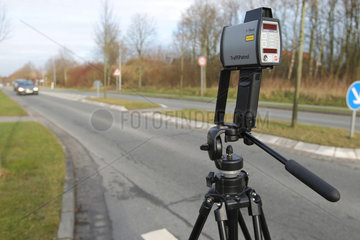 Harrislee  Deutschland  Geschwindigkeitskontrolle mittels Lasermessgeraet