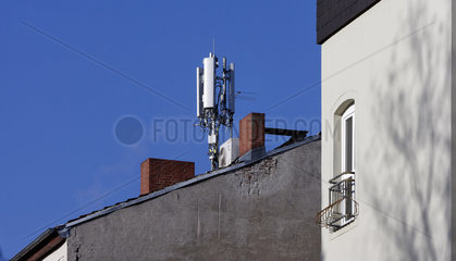 Mobilfunkantenne auf Hausdach