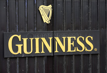 Dublin  Irland  Schriftzug der Biermarke Guinness
